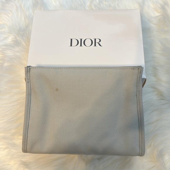 New Dior Cosmetic Gray/Cement Color Pouch - Picture 3 of 9